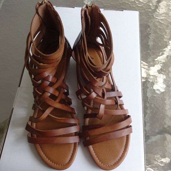 American Eagle women's strappy sandals size 6 1/2, brown with 1" wedge heels VGC - Picture 5 of 13